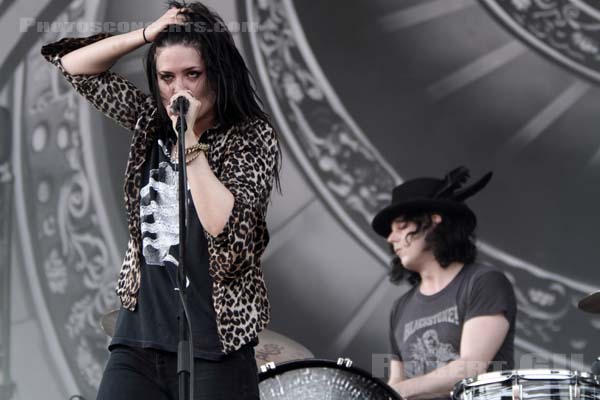 THE DEAD WEATHER - 2010-07-02 - BELFORT - Presqu'ile du Malsaucy - Alison Nicole Mosshart - John Anthony Gillis [Jack White]